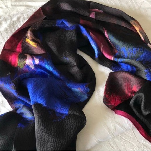 💕HOST PICK💕 Ted Baker Impressionist Bloom Cape Scarf - Picture 4 of 16